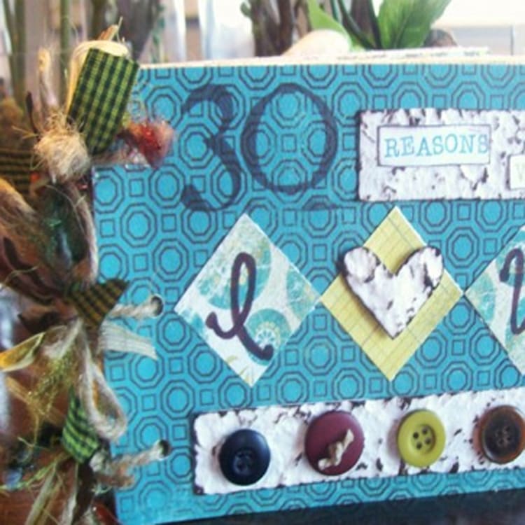 Tutorial: How to Make a Scrapbook in a Box 