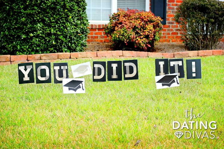 DIY Graduation Gift Lawn Signs