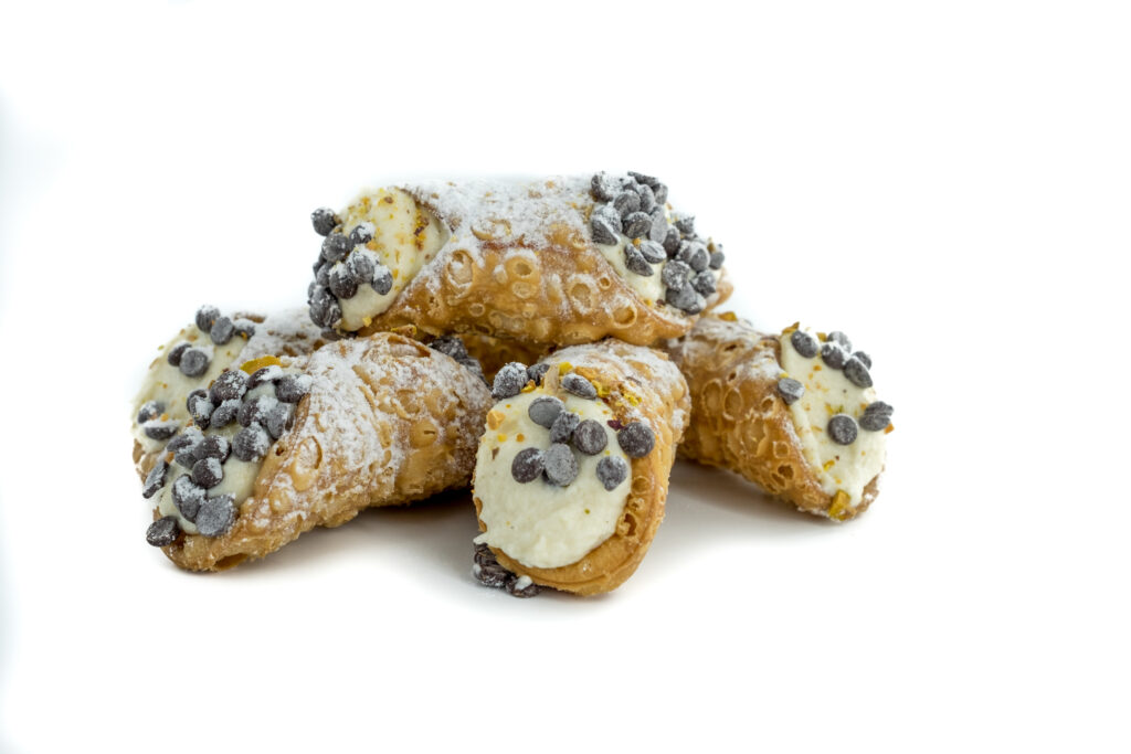 Delicious cannolis for the perfect girls night snacks | The Dating Divas