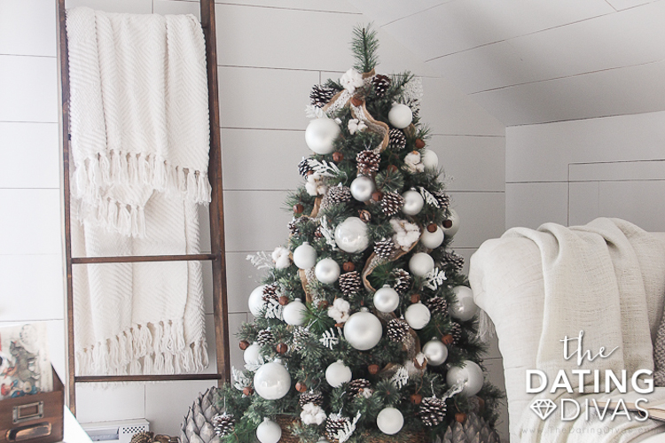 Farmhouse Christmas Tree Decorating Ideas