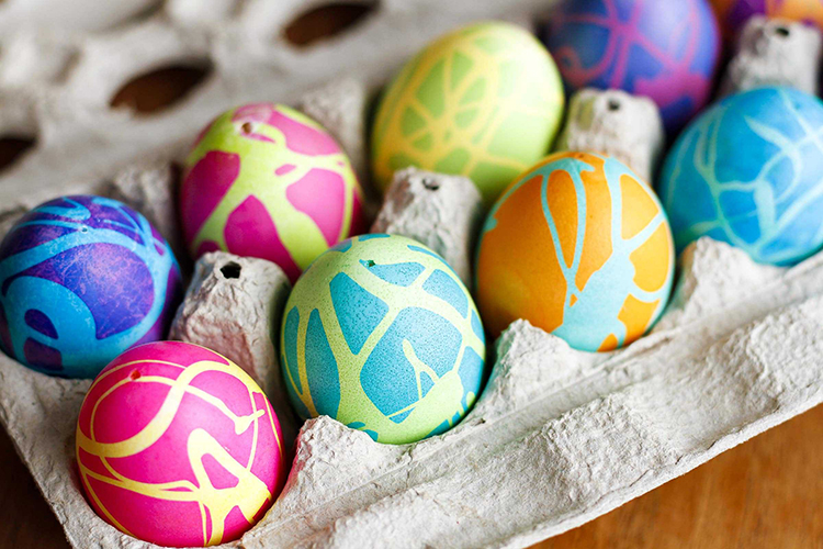 Egg decorating ideas using rubber cement. | The Dating Divas