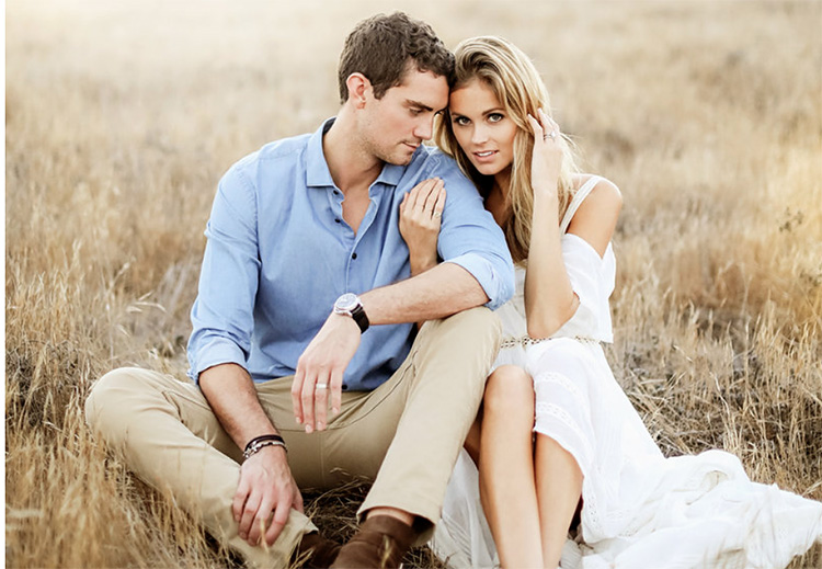 Romantic couple sitting near campfire Stock Photo - Alamy