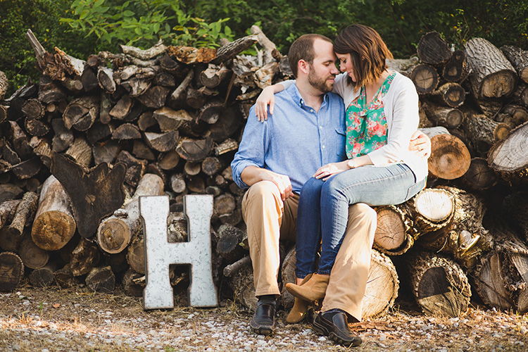 Couple picture idea using the last initial. | The Dating Divas