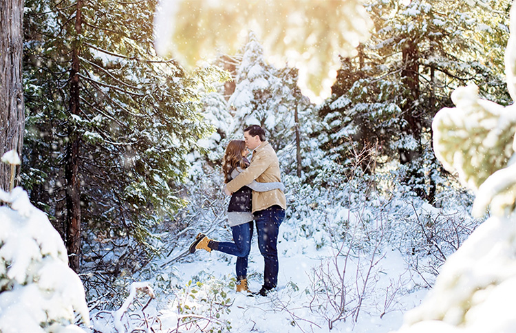 Couple pictures in the snow. | The Dating Divas