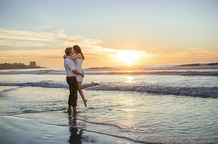 5 Stunning Beach Wedding Photography Poses for Newly Weds | 99inspiration