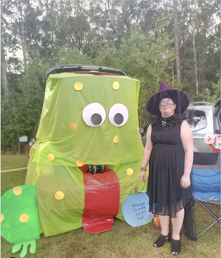 Trunk decorated as a frog - a great trunk or treat idea for Halloween | The Dating Divas