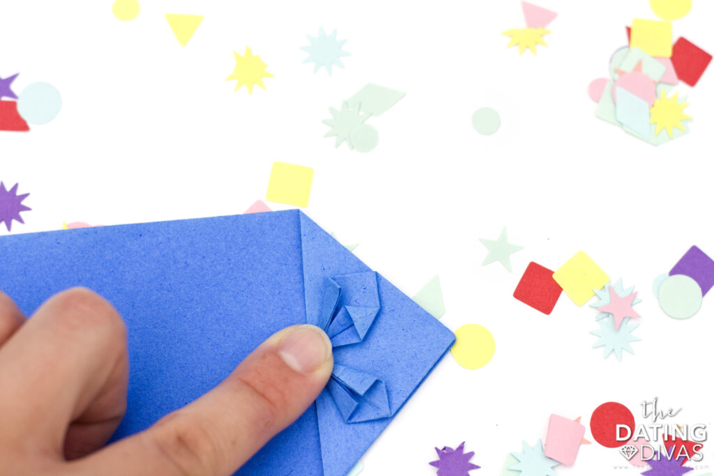 Origami Beginners Tutorial for Dollar Bill Hearts | The Dating Divas
