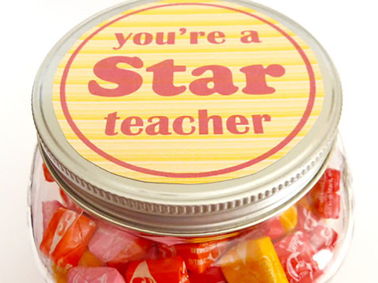 Starbusts are the perfect teacher appreciation gift for a teacher who is a STAR. | The Dating Divas