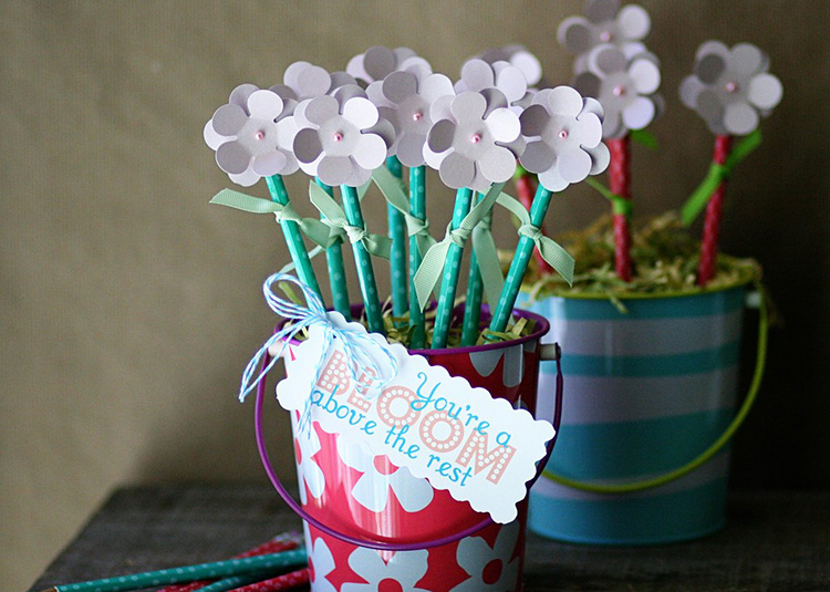 Give a traditional school supply in a fun way, a pencil bouquet! | The Dating Divas