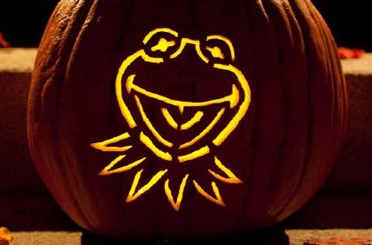 Kermit the front free printable pumpkin pattern. | The Dating Divas