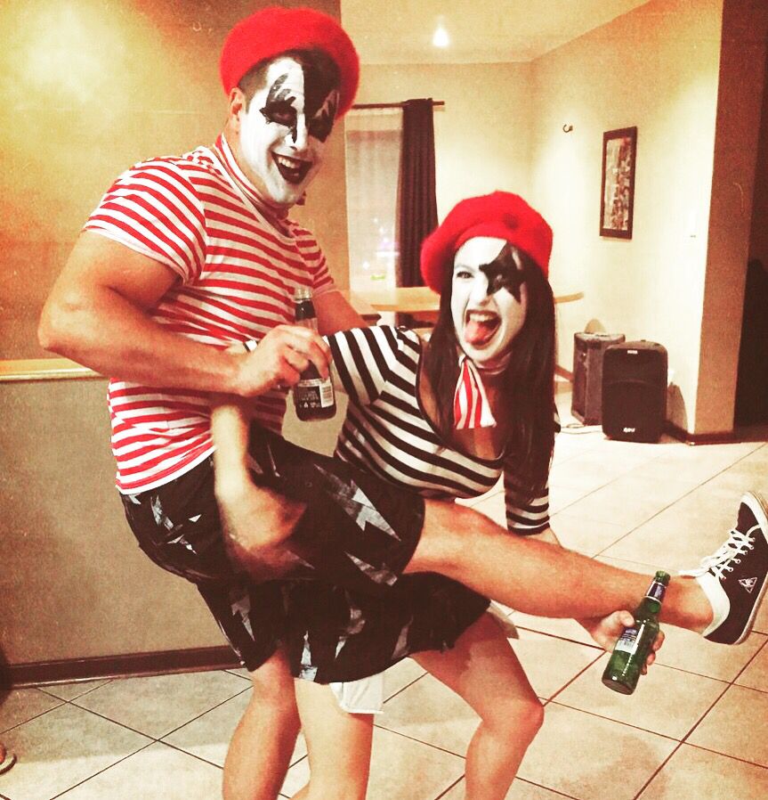 French kiss couples costume for Halloween. | The Dating Divas