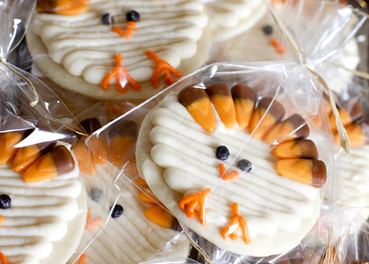 Simple sugar cookies create some adorable Thanksgiving food ideas with these cute turkeys. | The Dating Divas