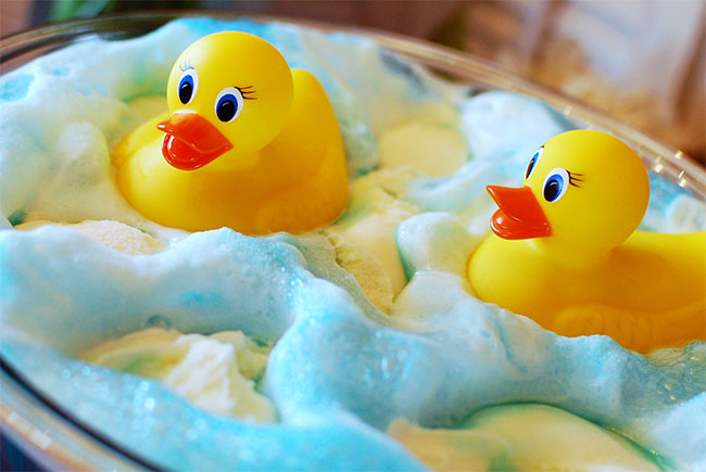 Details of a ducky baby shower | The Dating Divas