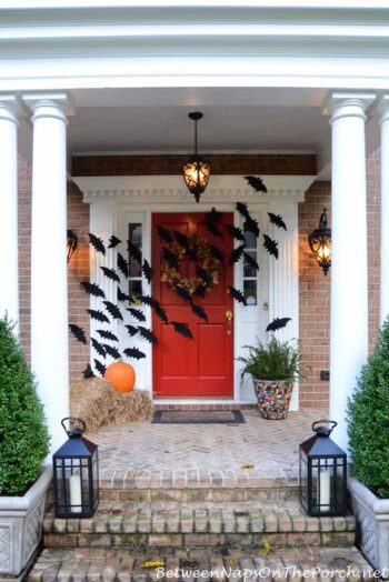 How to Make Felt Bat Halloween Decor | The Dating Divas