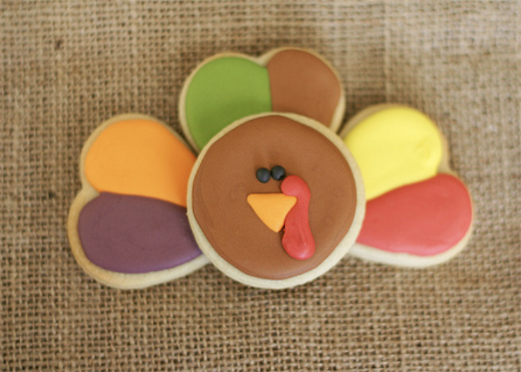 A fun Thanksgiving dessert twist with heart-shaped feathers for your turkey! | The Dating Divas