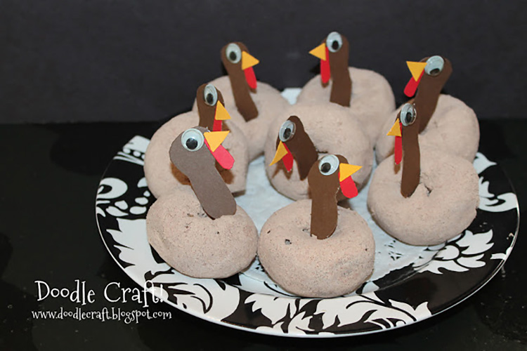 Thanksgiving snacks that are turkey-themed donuts are a win! | The Dating Divas