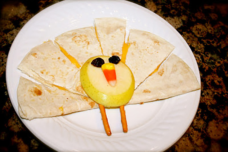 If your kiddo won't eat regular Thanksgiving dinner, try this turkey quesadilla for a Thanksgiving treat for kindergarteners. | The Dating Divas