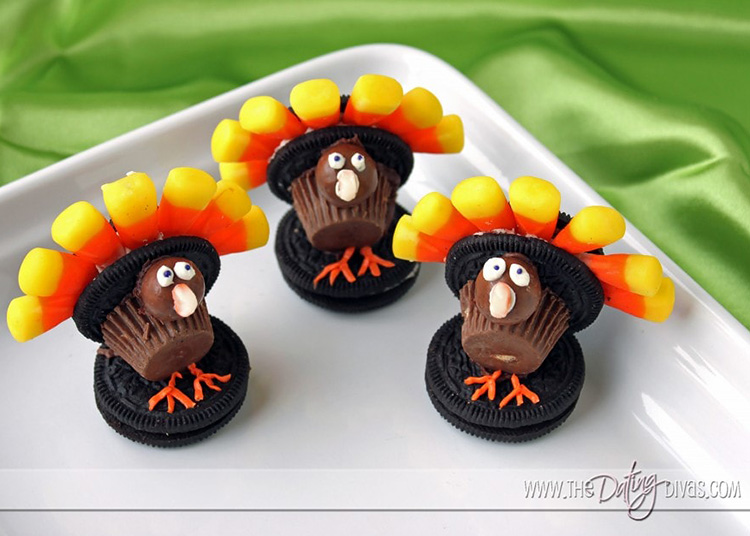 Fun Thanksgiving desserts are super sweet with these turkeys. | The Dating Divas