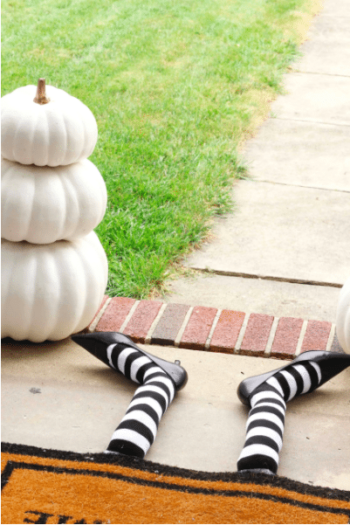 Witch leg tutorial for under front door mat | The Dating Divas