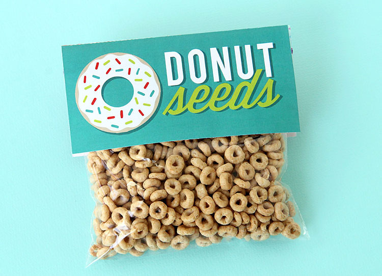 Ziplock bag full of Cheerios labeled "Donut Seeds" for cheap white elephant gift ideas | The Dating Divas