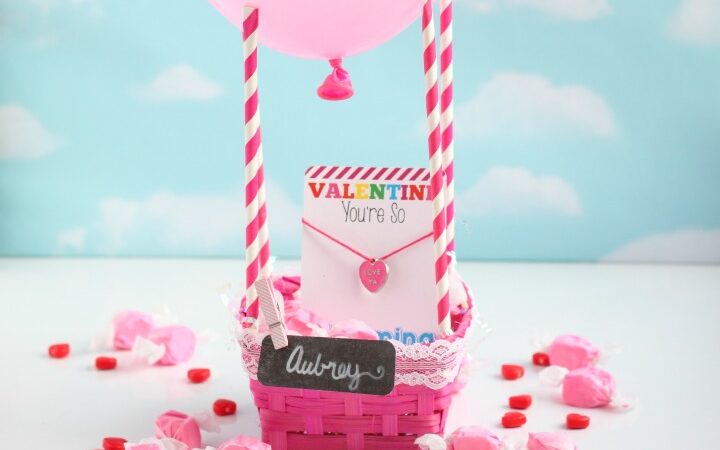 Hot pink hot air balloon Valentine's Day basket | The Dating Divas 