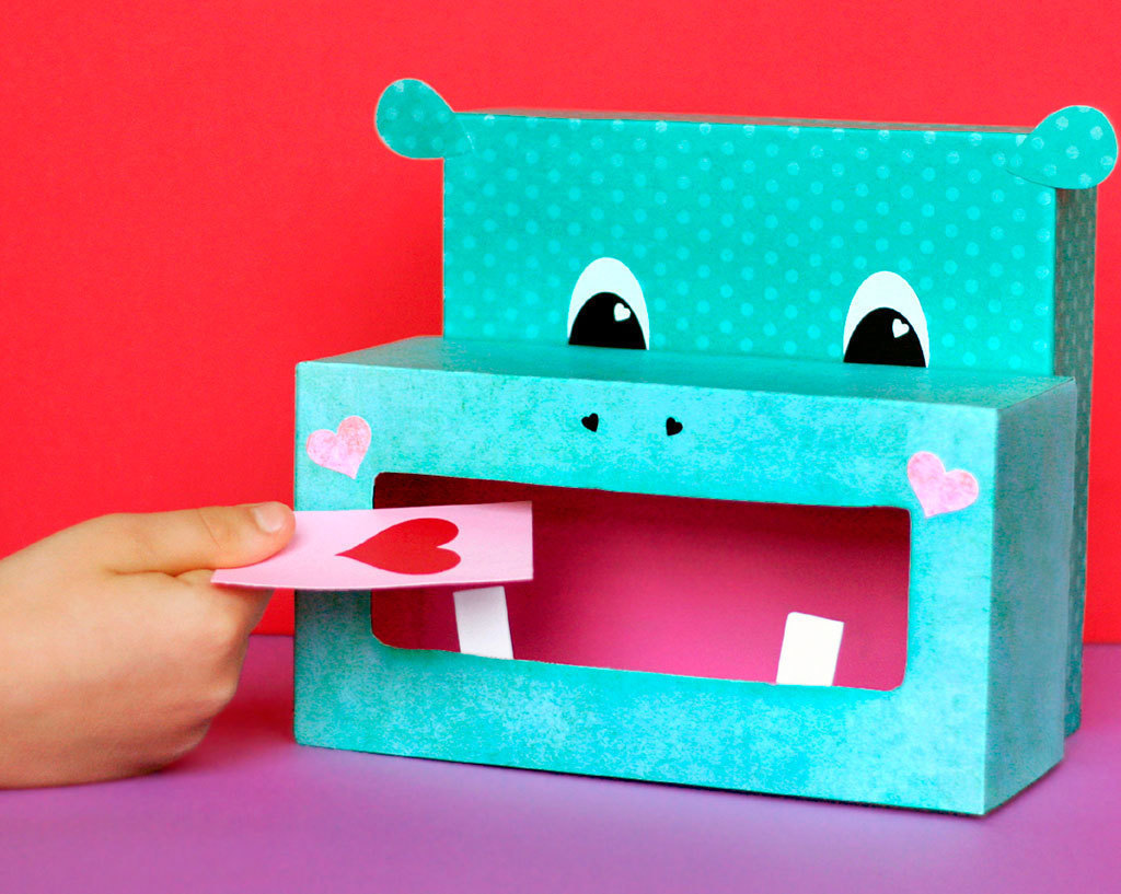 50 Cuter-Than-Words DIY Valentines Box Ideas picture image pic