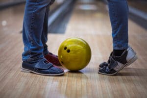 Bowling ideas that are perfect for group dates | The Dating Diva