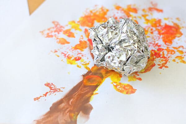 Tin foil tree idea for toddlers | The Dating Divas