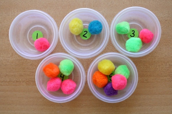 Pom pom counting game and other toddler activities to do at home | The Dating Divas