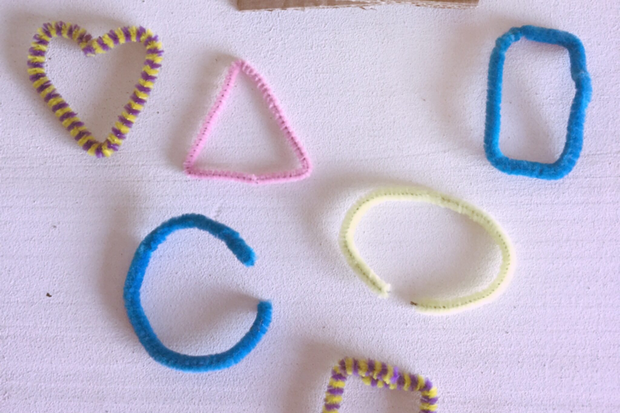 Pipe cleaner preschool activities | The Dating Divas