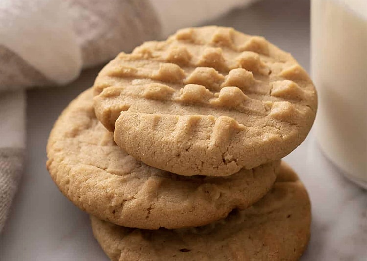 A classic peanut butter cookie recipe. | The Dating Divas