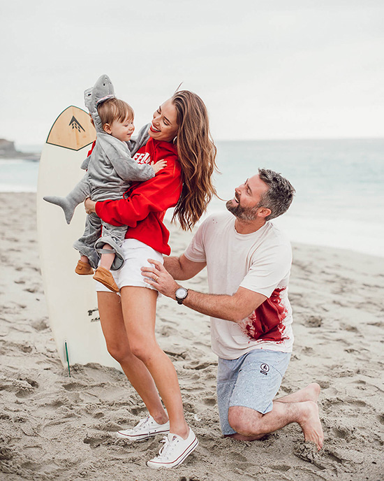 Easy beach-themed family costume ideas for mom and dad, cute costume for the kiddo. | The Dating Divas