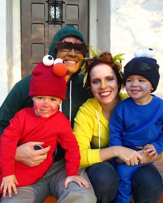 Family halloween costume ideas that are based on your favorite cartoon too? Sign us up! | The Dating Divas