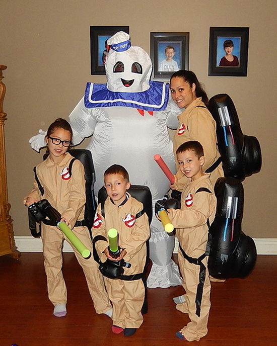 Family costume ideas where everyone is happy can be difficult, but everyone loves a Ghostbusters costume. | The Dating Divas