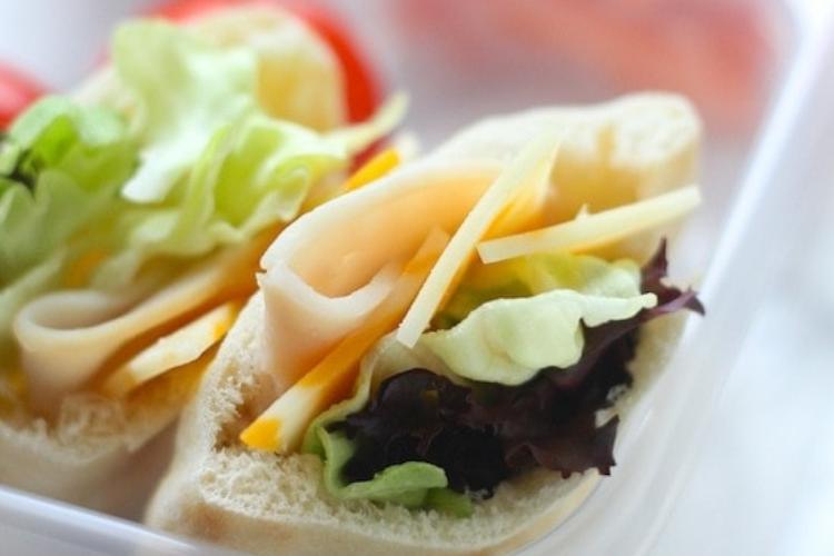 Mini salad pita pockets | The Dating Divas