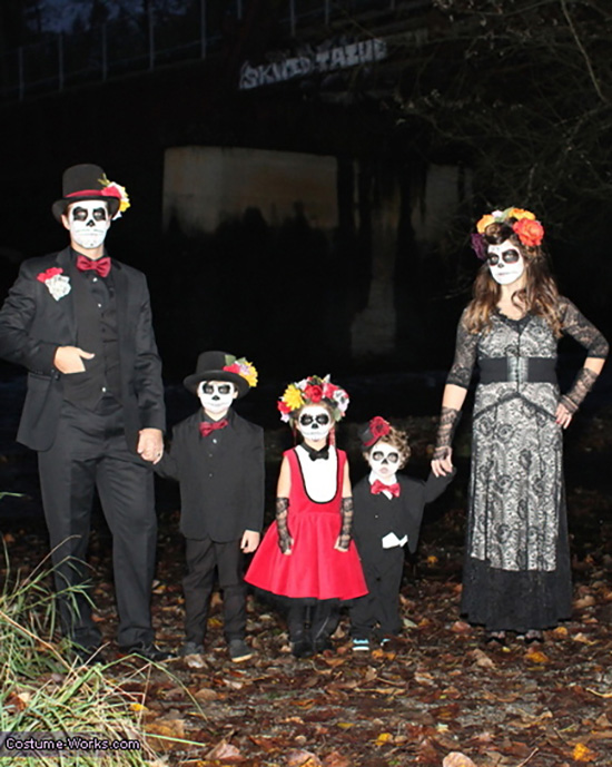 Dia de los Muertos brought us the Catrina and Catrin and a wonderful family costume idea. | The Dating Divas