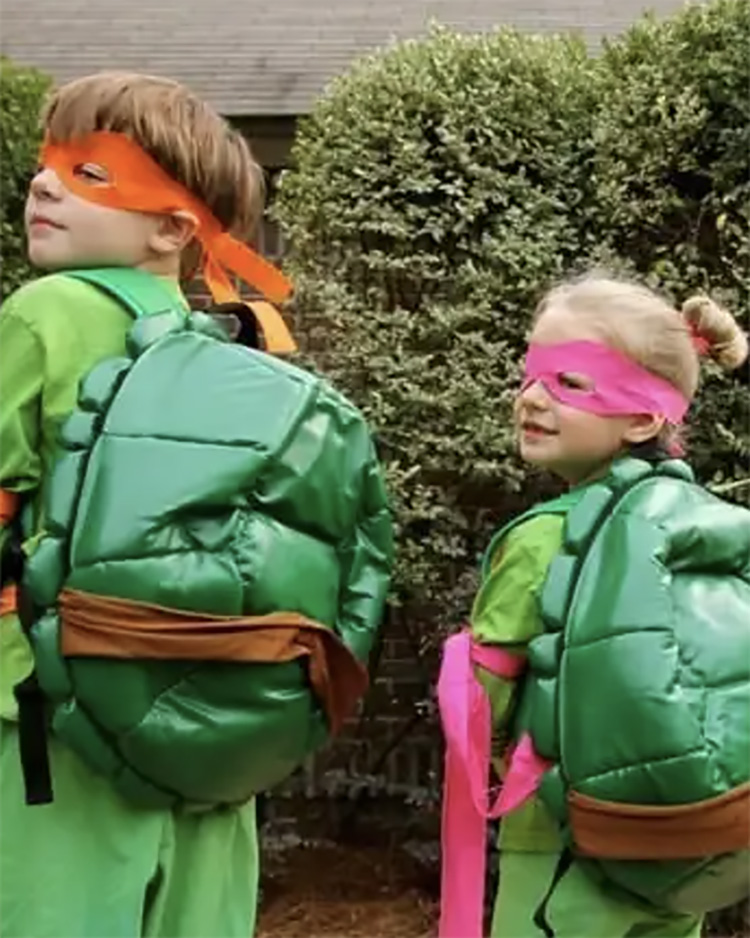 Ninjas are fun, ninja turtles are TUBULAR - what a fun family costume idea. | The Dating Divas