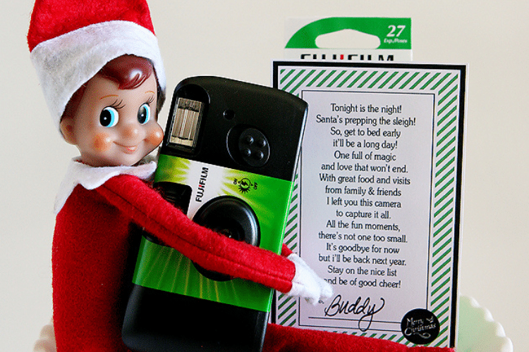 Elf on the shelf holding camera and goodbye note | The Dating Divas