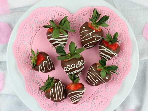 Pretty chocolate covered strawberries perfect for a Valentine's Day treat | The Dating Divas