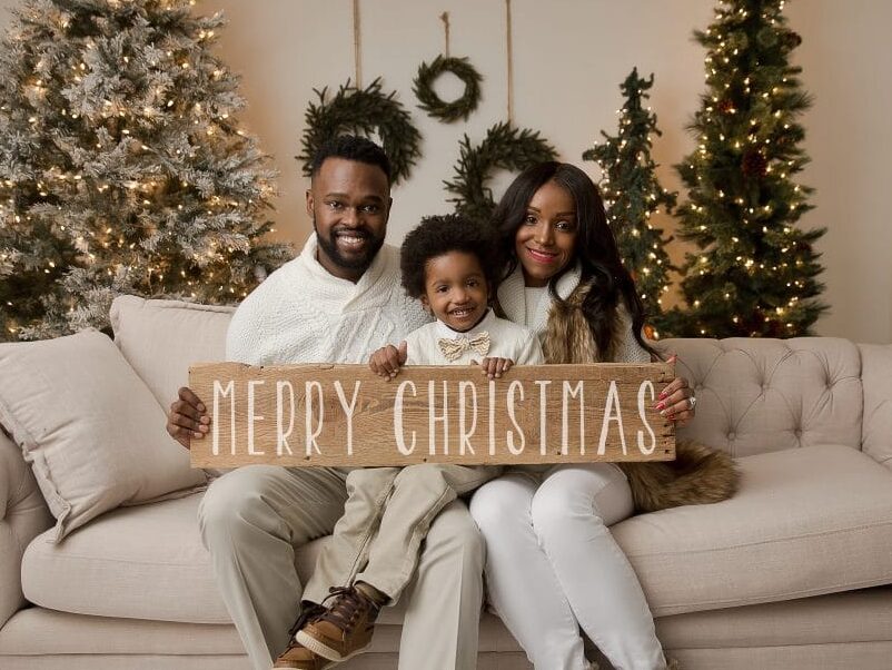 25 Indoor Christmas Photoshoot Ideas for Your 2023 Christmas