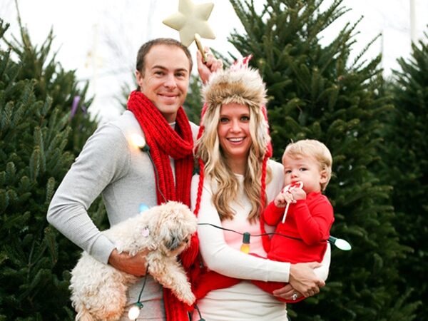 Silly Christmas cards ideas at a tree farm | The Dating Divas