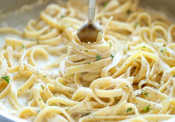 What to Cook for Valentine's Dinner? Garlic Parmesan Pasta! | The Dating Divas
