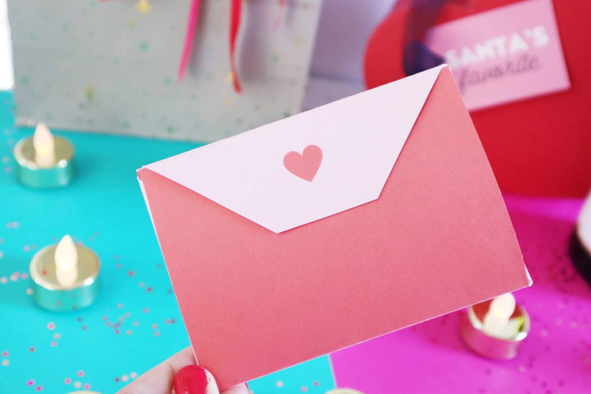 A Sweet Christmas Card Messages Envelope with Free Printables | The Dating Divas