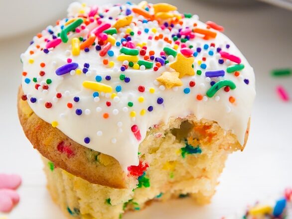 Fun and colourful funfetti cupcakes for New Year's Eve ideas | The Dating Divas