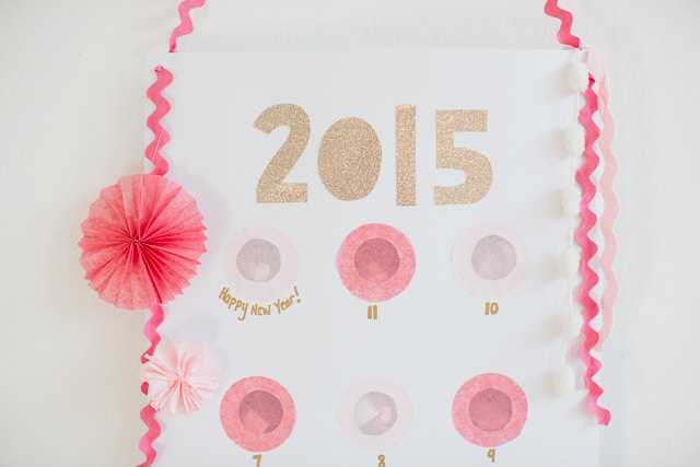 Cute pink hourly countdown for New Year's Eve ideas | The Dating Divas