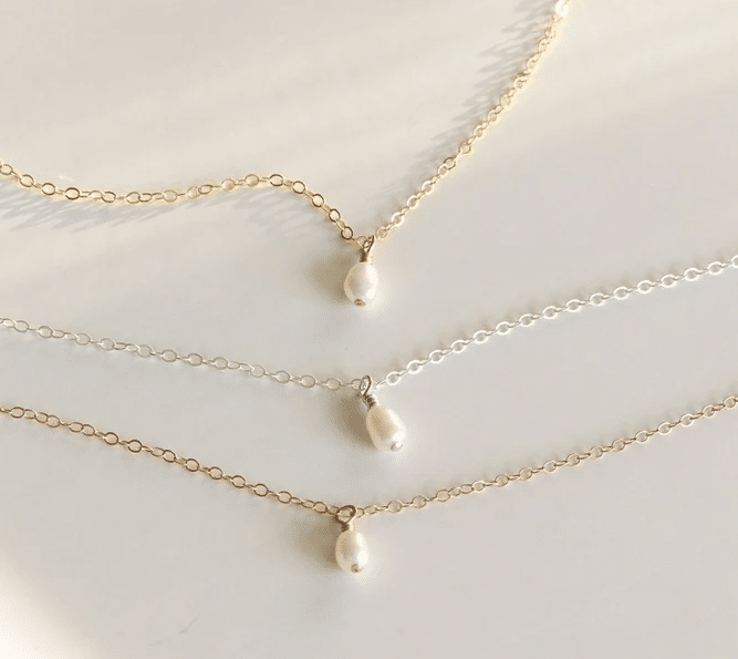 Pearl necklaces are dainty and beautiful, making them the perfect Valentine's Day gifts for her! | The Dating Divas