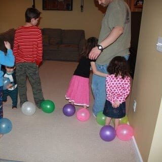 Fun and noisy game for kids: tie balloons to your ankle and try to stomp other's balloons | The Dating Divas