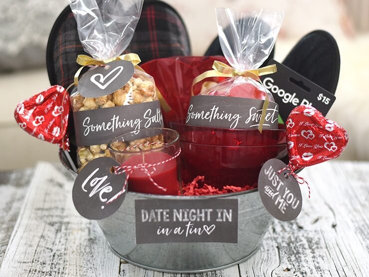 Printables for a date night in a tin for Valentine's gift ideas | The Dating Divas