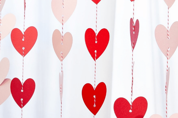 Easy DIY heart garland | The Dating Divas