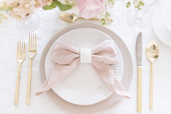 Bows made from napkins | The Dating Divas